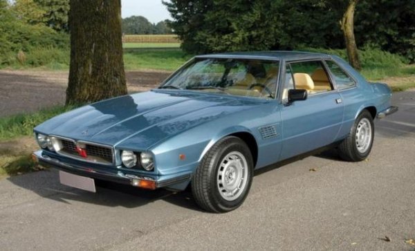 Автомобилът Maserati Kyalami е също от семейството с V 8. Не е изненадващо, че колата намира място в колекцията на певеца. Дизайнът на четириместния GT е изготвен от студиото за арт дизайн Ghia и наистина е добър. Самата кола всъщност е сериозно променена, като получава нов двигател и други доработки от Maserati. Това взаимодействие е резултат от сливането на Maserati и De Tomaso. 

Под капака на Kyalami има мощен 4,2-литров двигател с всички произтичащи от това последствия. Павароти толкова много искал да го притежава, че когато колата му била готова (общо били произведени 200 бройки), отишъл във фабриката, за да я вземе лично.
По-късно работният обем на двигателя с четири разпределителни вала е увеличен до 4,9 л, но това не води до увеличение на продажбите. Впоследствие шасито на този модел формира основата на серията Quattroporte.